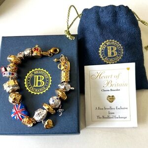 Bradford exchange Heart of Britain charm bracelet. London England Queen